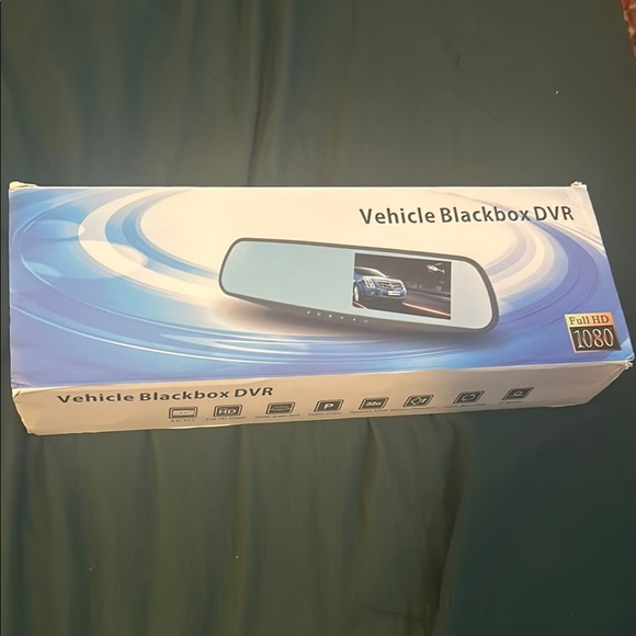 Silver In-Mirror Video Recorder for Car Audio and GPS - Picture 1 of 3